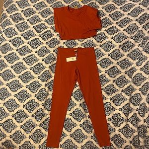 Womens 2 Piece Set Color Rust never worn